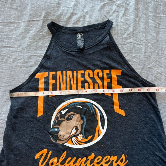 3/$10 🏷️ Tennessee Volunteers Smoky Muscle Tank - Picture 2 of 6